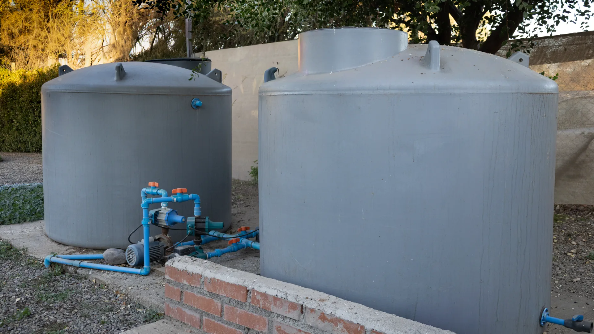 Estanques de agua del hostal