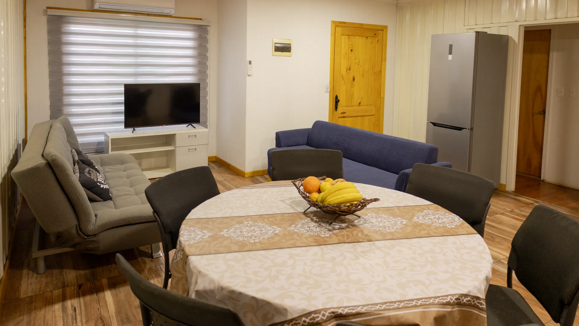 Sala de estar y comedor del hostal